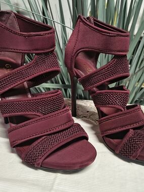 NWOT Size 8 Guess Strappy Burgundy High Heel Sandals